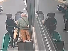 七旬乘客突发脑梗昏迷 公交司机紧急送医