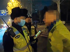 武汉出租车司机酒驾被拘 驾照吊销五年禁考