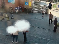 上海普陀九旬独居夫妇菜场外被撞伤