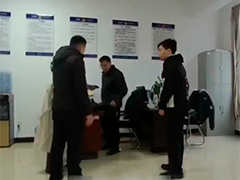 广西河池女子"网恋"深陷骗局 民警上门劝阻保住8万元