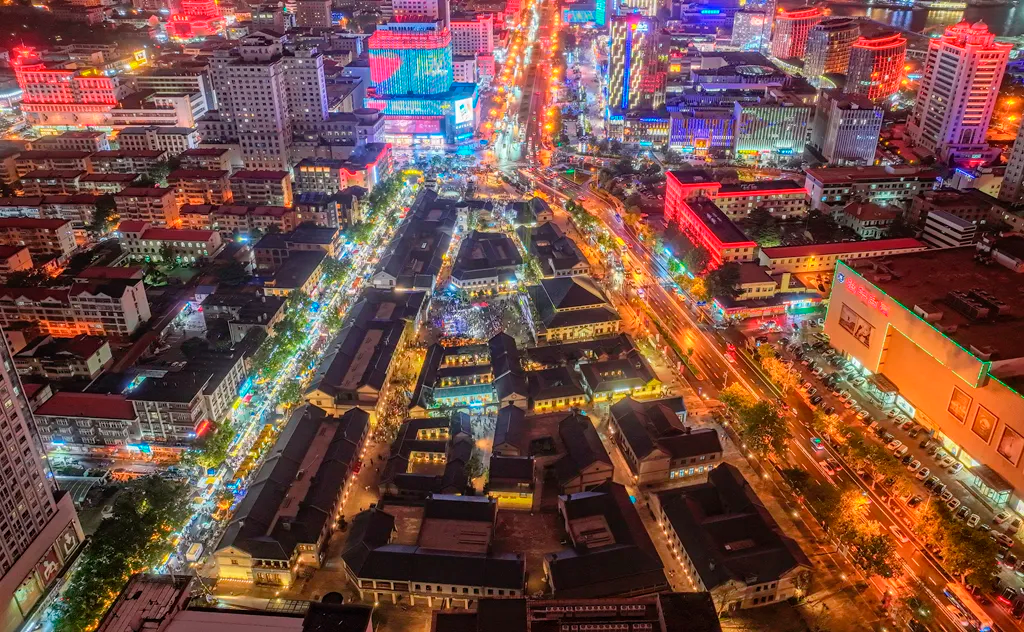 跨年迎新消费季开启 申城商圈再掀消费热潮