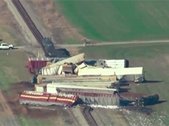 美国肯塔基州发生列车脱轨事故 致化学品泄漏