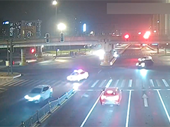 江苏无锡孕妇深夜临产 交警一路护送