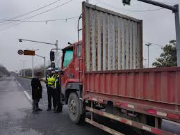 上海松江警方开展大型货车易致祸致乱专项整治行动