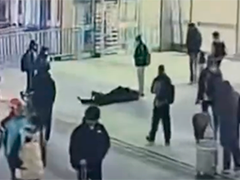 江苏南京 旅客车站晕倒 警民展开生命急救