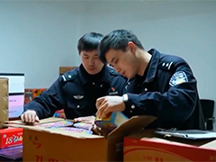 微信群兜售烟花爆竹 警方现场查获150箱