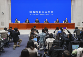 国务院新闻办今天上午举行新闻发布会 介绍长江经济带发展十年工作进展和成效