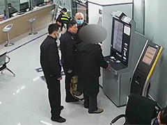 男子临时起意偷自行车 来所办证"自投罗网"