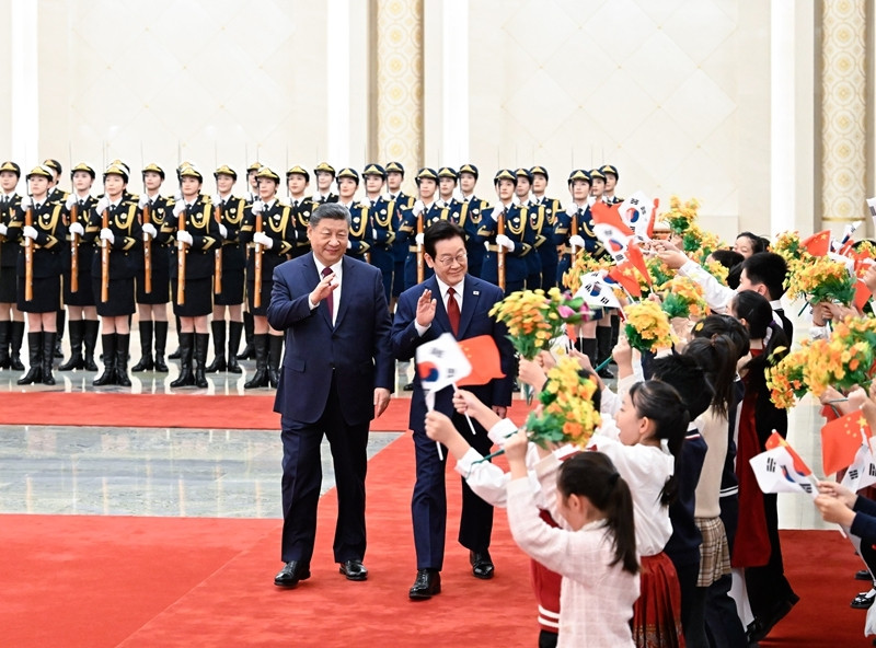 习近平举行仪式欢迎韩国总统访华