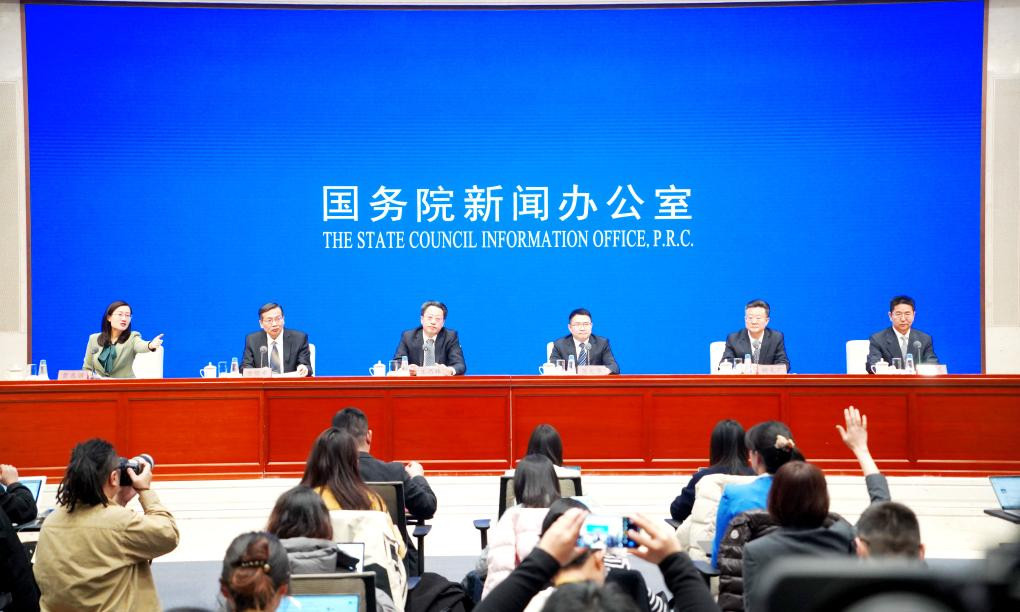 长江经济带交出发展十年亮丽答卷 航道升级 打造物流大通道