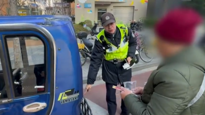 常态化设卡打击乱象 上海交警加大残疾车整治力度