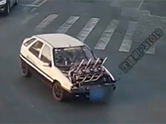 "魔改"报废车上路行驶 赛车博主被依法处罚