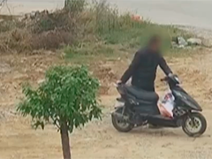 湖北黄冈 窃贼偷盗摩托车 发现没油竟推车走