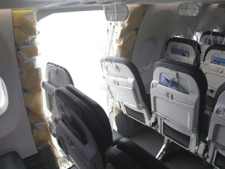 应急门脱落 机长平安降落飞机反遭指责 美国机长起诉波音公司