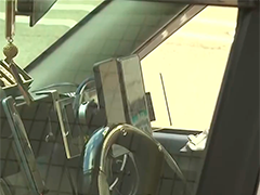 香港发布两项交通新规 司机不可在前方放置多于两部移动设备