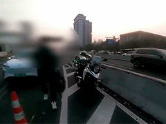 考试遭遇早高峰 交警开启"顺风车"送考