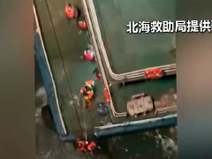 辽宁大连9人施工船遇险 双直升机夜航救援