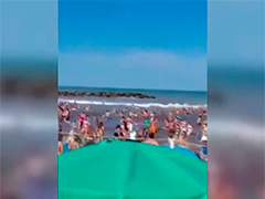 阿根廷沿海地区遭遇气象海啸 致1死30余伤