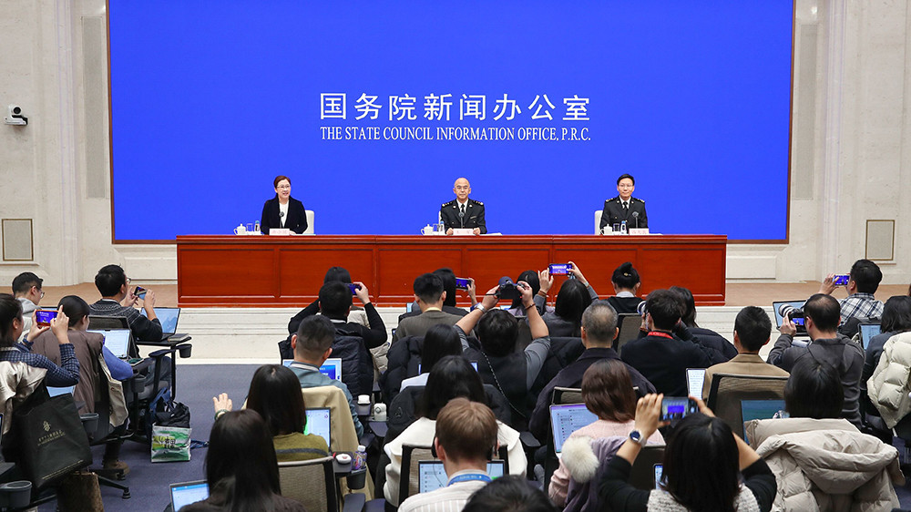 国务院新闻办今天上午举行新闻发布会 海关总署介绍2025年全年进出口情况