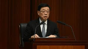 香港大埔火灾致百余人遇难 李家超重申:问责到底