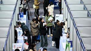 【权威访谈:开局"十五五"】促进高质量充分就业 提升社会保障水平