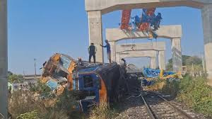 泰国铁路工地事故已致32人死亡 当地公司表态担责