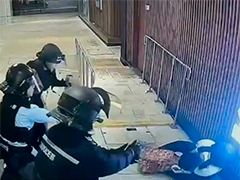 香港屯门一男子持刀挟持路人 被警方连开两枪击毙