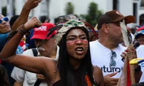 委内瑞拉民众继续集会 要求美国释放马杜罗夫妇