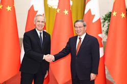 李强同加拿大总理会谈