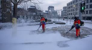 雨雪冰冻来袭 今年首场寒潮正影响我国
