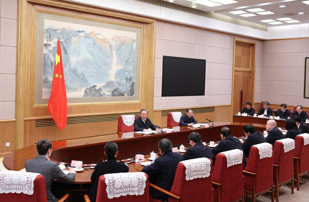 李强主持召开专家、企业家和教科文卫体等领域代表座谈会 听取对政府工作报告、"十五五"规划纲要的意见建议