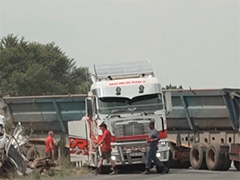 南非私营校车事故已致13名学生死亡