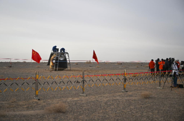 神舟二十号飞船安全顺利返回东风着陆场