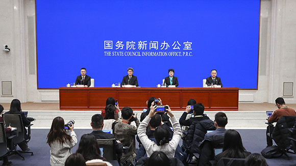 国务院新闻办新闻发布会 介绍2025年工业和信息化发展成效