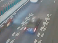 为"抢时间"忘安全 摩托车竟"疾驰"快速路
