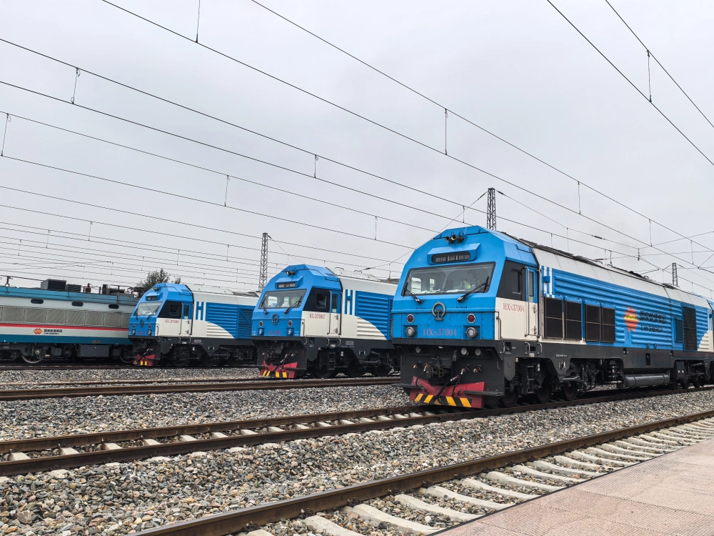 我国重载群组列车自动编队运行试验成功