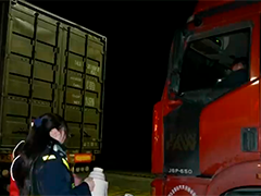 江西宜丰冰冻天气高速入口封闭 便民举措暖人心