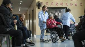 我国向中度以上失能老年人发放养老服务消费补贴