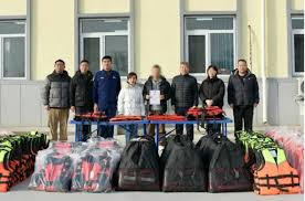 "驴友"登山受困被追责 用280件救生衣抵扣救援费用