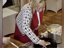 中国驻俄大使馆举行媒体招待会 俄外交部发言人扎哈罗娃摊煎饼秀厨艺