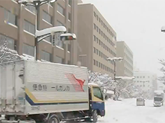 日本北海道等地遭遇持续暴雪 多地积雪量破纪录 气温骤降