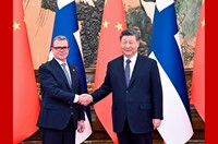 习近平会见芬兰总理