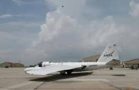 美国一架科研飞机因故障被迫机腹着陆