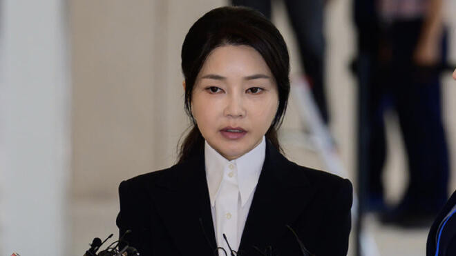 韩国前总统夫人金建希一审获刑1年8个月