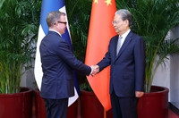 赵乐际会见芬兰总理