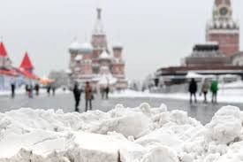 俄罗斯莫斯科遭遇强降雪天气 航空交通受影响