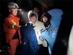 四人深山赏雪被困七小时 消防紧急救援