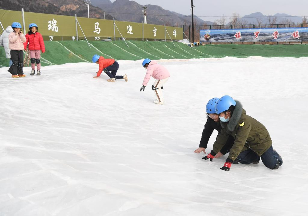 拓展冰雪旅游新场景 激发消费活力