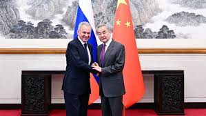 王毅同紹伊古進(jìn)行戰(zhàn)略溝通 推動(dòng)中俄關(guān)系在新的一年開創(chuàng)新局