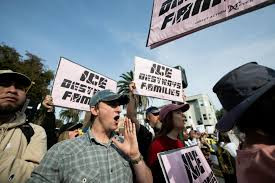 美国多地继续举行抗议活动 反对联邦移民执法行动